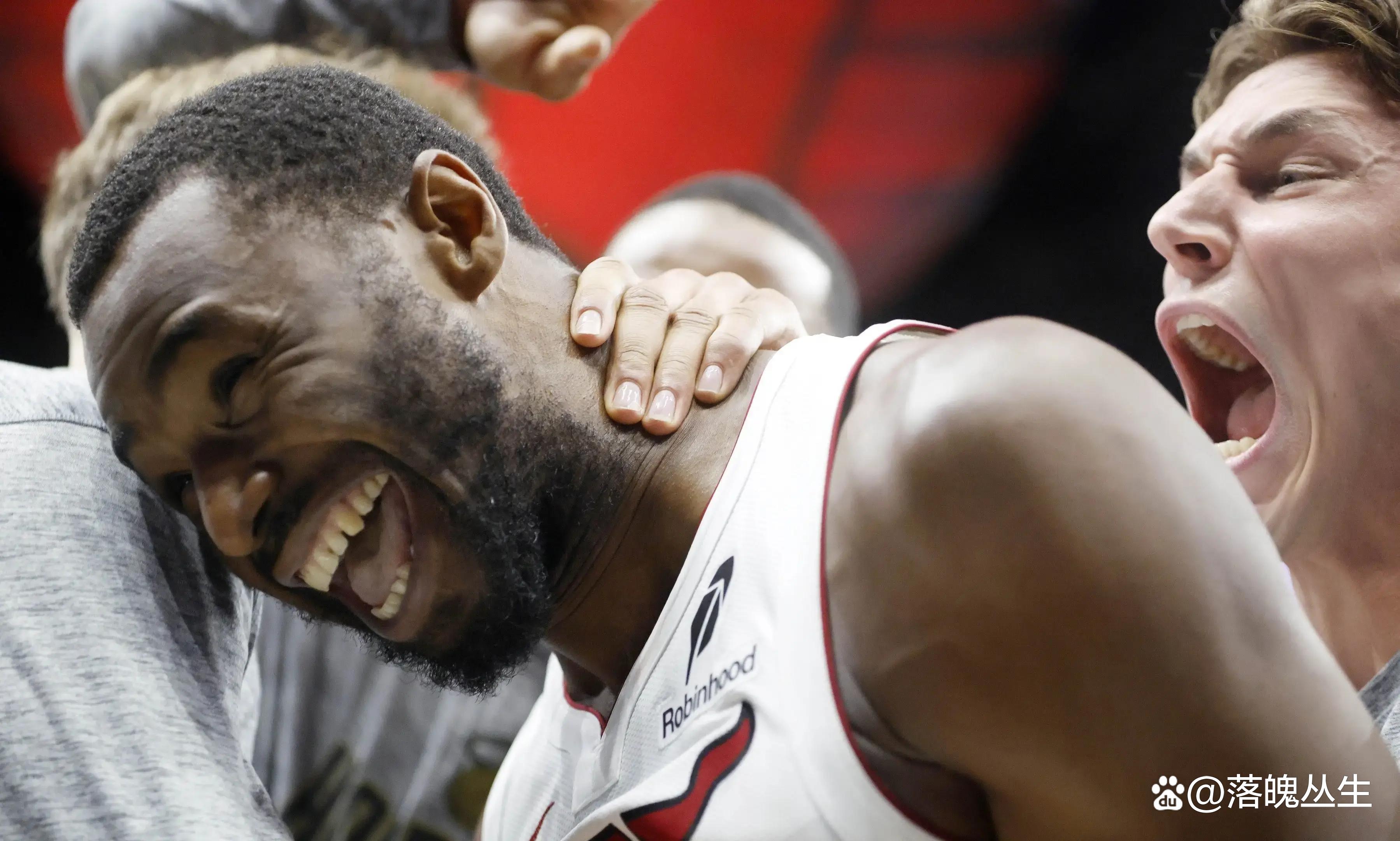 爱游戏APP下载-太狠了！巴特勒在瑞士队比赛中赛况扑朔迷离库里怒砍44分，马龙怒砍26分