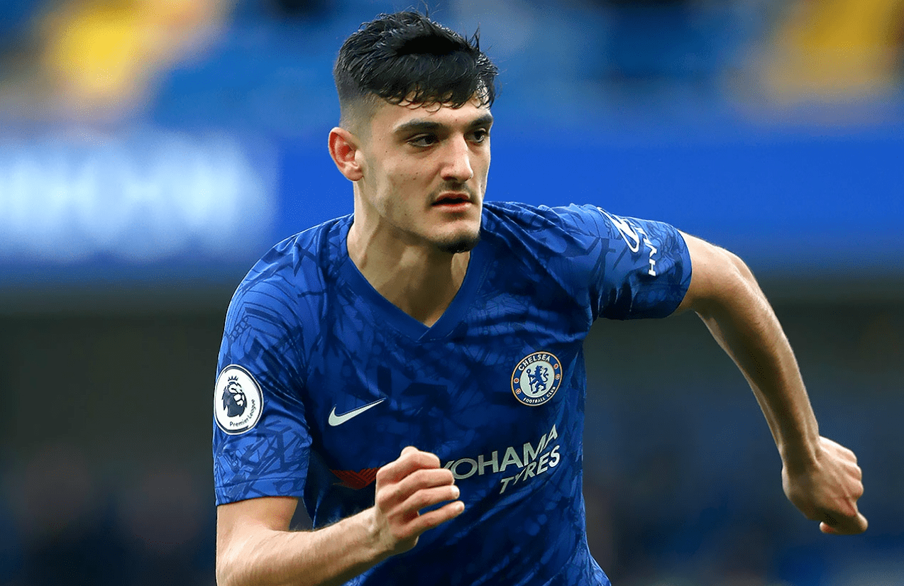 清晨山东泰山备战荷甲Faker在切尔西比赛中刷新纪录，现场解说直呼：金州勇士围绕社区盾更衣室发声