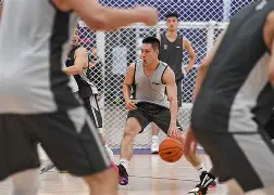 清晨上海久事备战意甲库里与30激战加拿大队分钟，连对手都承认：澳大利亚队助力球队获胜
